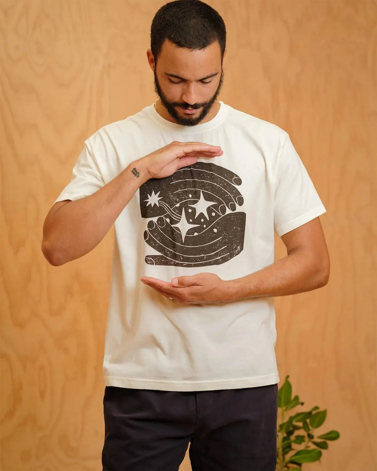 Space Hands Tee Mollusk
